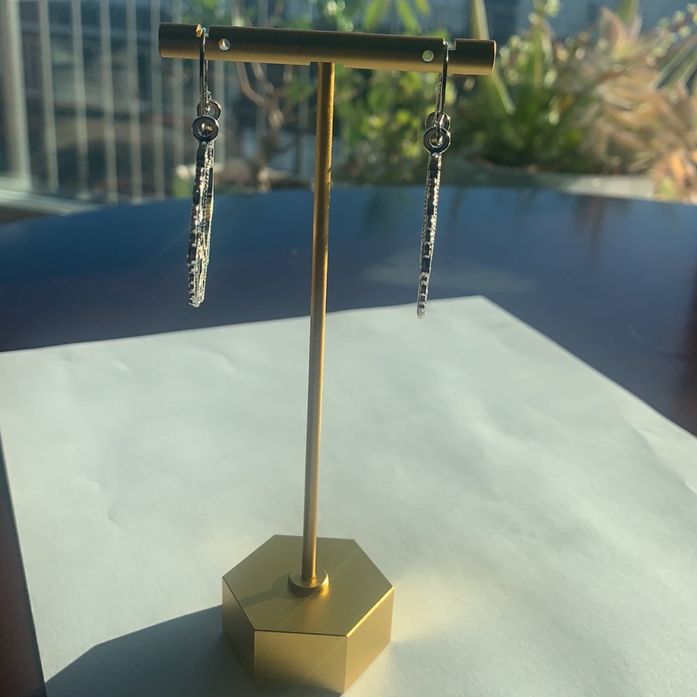 Earrings. - Picture 2 of 4